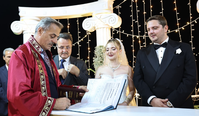 Başkan Alemdar genç çiftin nikahını kıydı