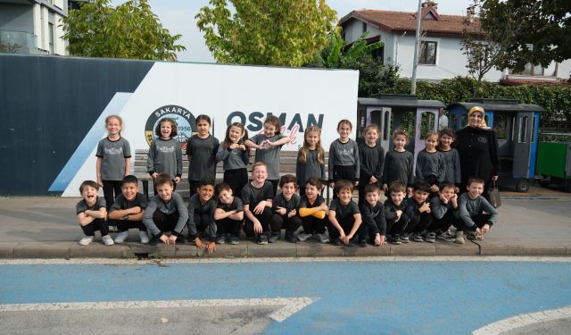 Serdivan Trafik Park’ta Minikler Hem Öğreniyor Hem Eğleniyor