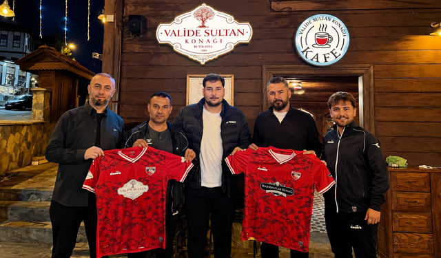 Taraklıspor'dan anlamlı jest! Destekçilerine forma hediye etti