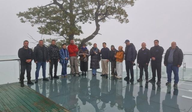 Kazakistanlı fenomenler komşunun turizm rotalarını keşfetti