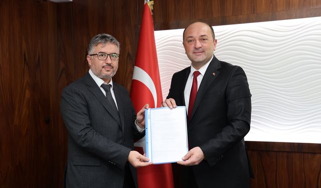 Geyve’de camilerin temizliği için belediye ile müftülük el ele verdi