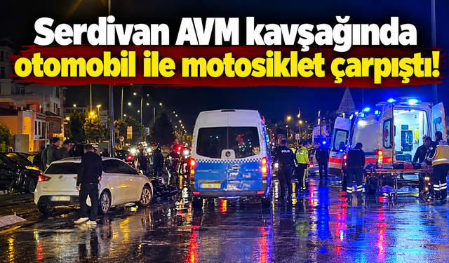 Serdivan AVM kavşağında otomobil ile motosiklet çarpıştı!