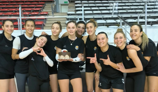 Sakarya Voleybol'da hedef 2'de 2! Sultanlar galibiyete kilitlendi