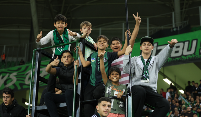 Sakaryaspor taraftarından 90 dakika kesintisiz destek!