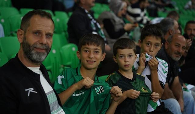 Tatangalar 90 dakika susmadı! Tribünlerden tam destek