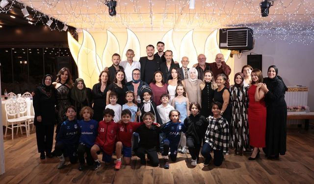 Futbol camiası sünnet cemiyetinde buluştu: Burak Aren’in mutlu günü