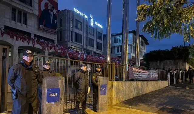 Eyüpsultan Belediyesi’ne operasyon: Başkan Özmen dahil 28 kişi gözaltında
