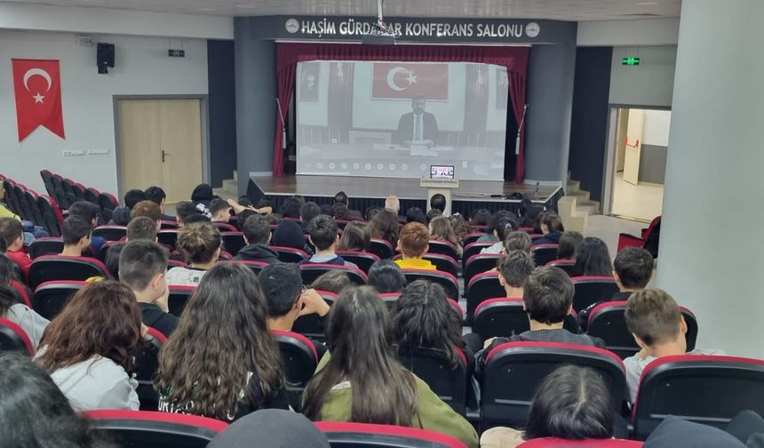 LGS Sınavı Öncesi Öğrencilerle Videokonferansla Buluştu