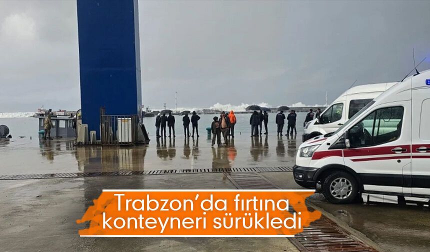 Fırtına, askeri üsse ait konteyneri denize sürükledi
