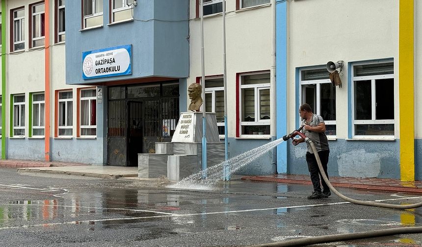 Geyve Belediyesi’nden Okullarda Temizlik Seferberliği