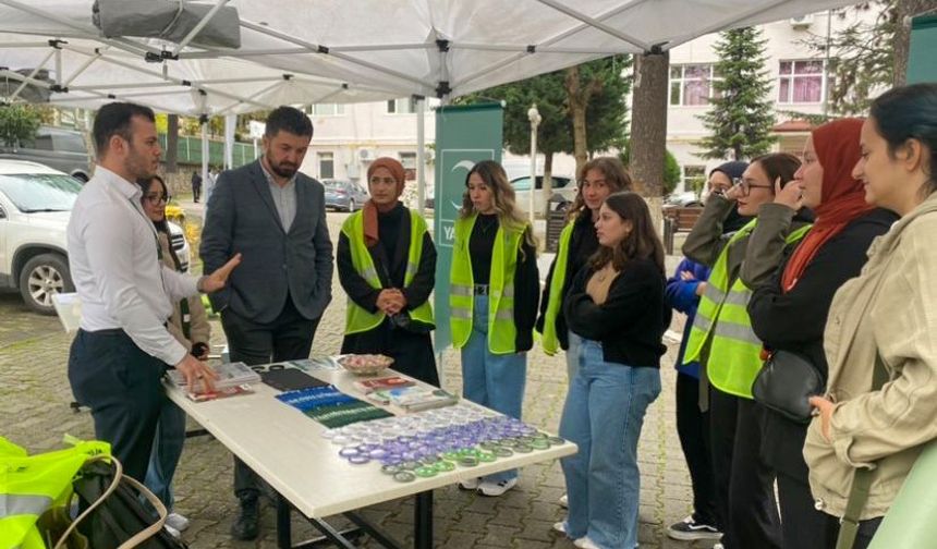 Yeşilay Sakarya Şubesi, SUBÜ Hendek MYO'da Bilgilendirme Standı Açtı