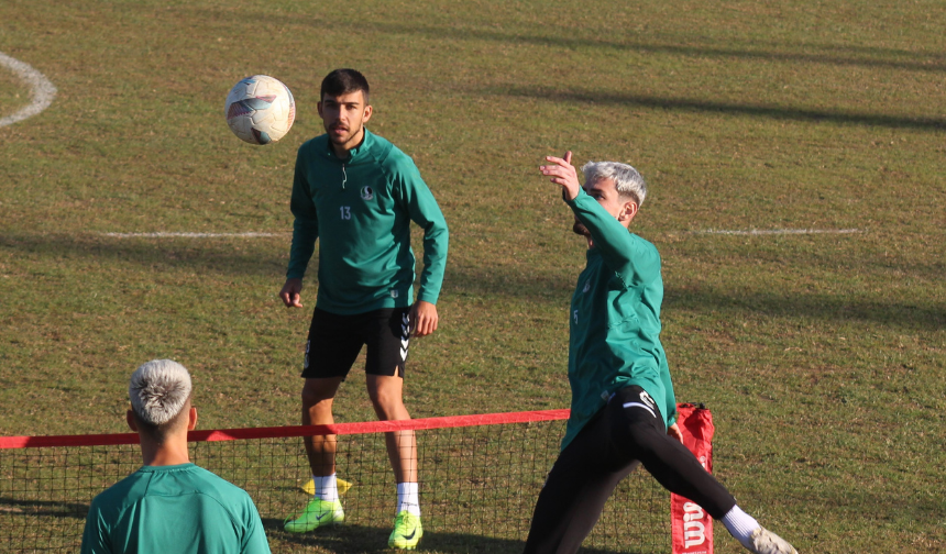 Sakaryaspor'da Defans Hattı Değişiyor: Adanaspor Maçında Tandem