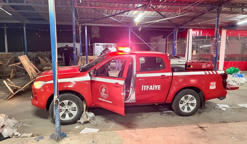 Edirne'de pazardaki depoda çıkan yangın söndürüldü