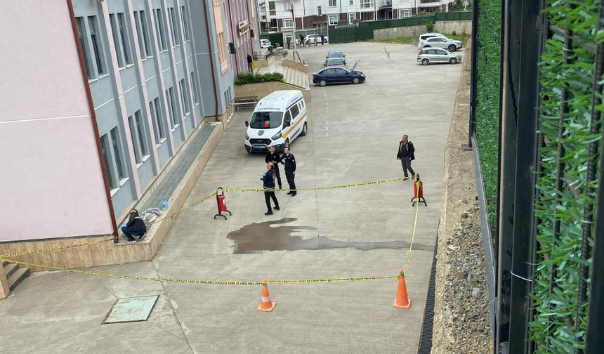 Kocaeli'de okulun 4'üncü katından düşen liseli ağır yaralandı