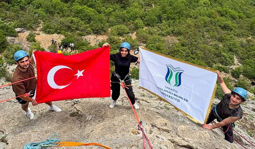 Geyve’de kaya tırmanışı yaptılar