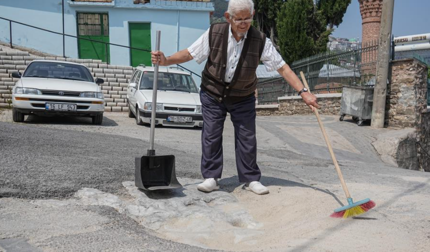 O İz 65 Yıldır Aynı Ellerde Temizleniyor