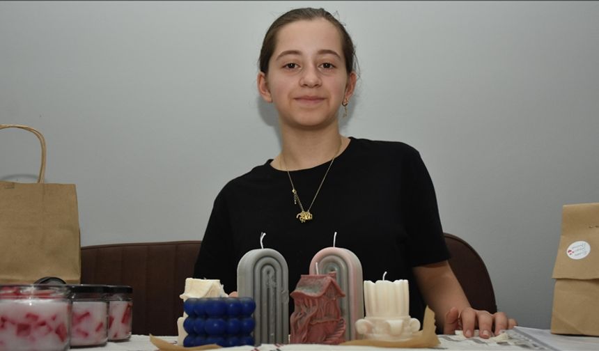 Ürettiği Mumların Gelirini Kanser ve SMA Hastalarına Bağışlıyor