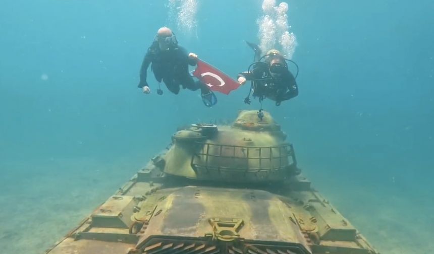Saros Körfezi’nde Jandarma’dan Su Altında Anlamlı Kutlama: Batık Tankta Pankart Açıldı