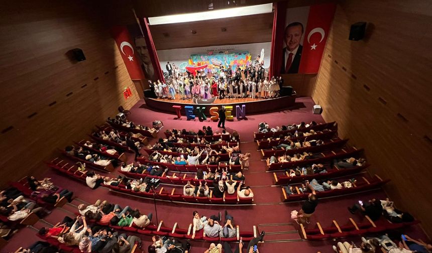 Alkışlanacak Proje: İngilizce Müzikalin Geliri YÖÇEYDER’e Bağışlandı