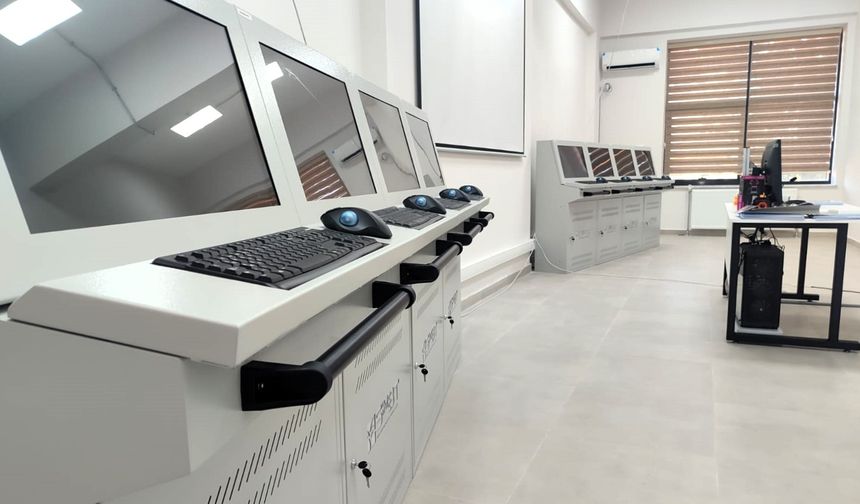 SUBÜ Denizcilik MYO bir simülatöre daha kavuştu