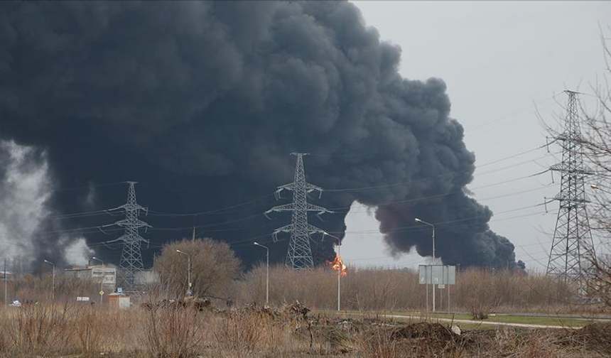 Ukrayna, Rusya'nın Petrol Rafinerisine İHA Saldırısı Düzenledi