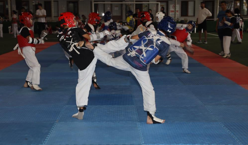 Körfez’de Minikler Taekwondo Şenliği coşkusu yaşandı