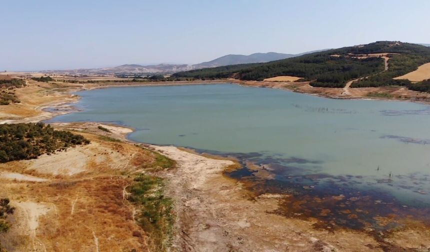 Tekirdağ'daki Yazır Göleti'nin su seviyesi kuraklığın etkisiyle yüzde 4'e düştü