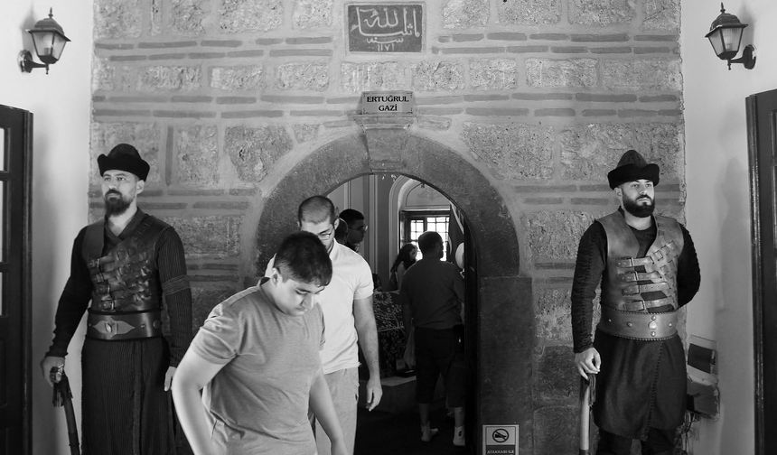 Fotoğraf Sanatçısı Barış Kerim Cesur, Söğüt’ün Tarihi ve Kültürünü Fotoğrafladı