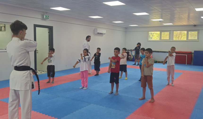 Geyve’de Yaz Spor Okullarında Gençler Hem Eğleniyor Hem Öğreniyor
