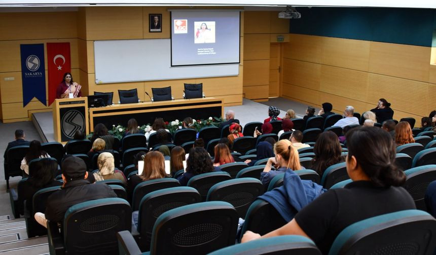Sakarya Üniversitesinde Yapay Zeka Tartışıldı: “Yapay Zeka İnsanın Yerini Tutmaz, Anlamayı Kolaylaştırır”