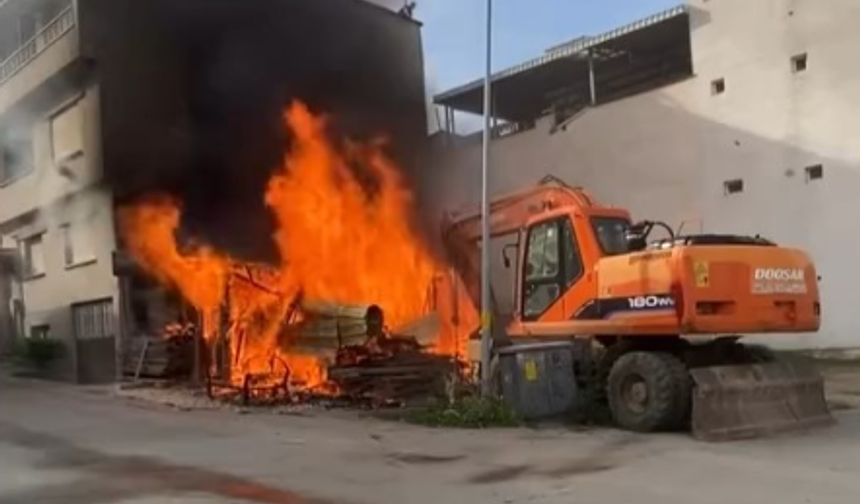 Bursa’da Baraka Yangını Mahalleyi Paniklettı