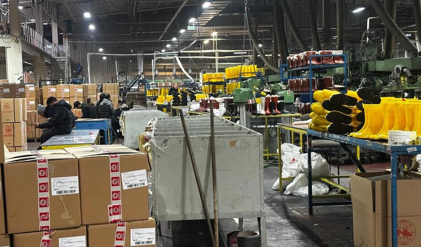 Gezer Terlik Fabrikası’nda işçiler maaşlarını alamayınca iş bırakma eylemi yaptı