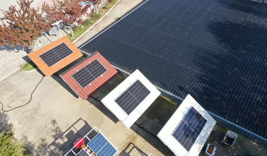 Kiremit çatılara kurulan fotovoltaik paneller güneşten daha verimli enerji alınmasını sağlıyor