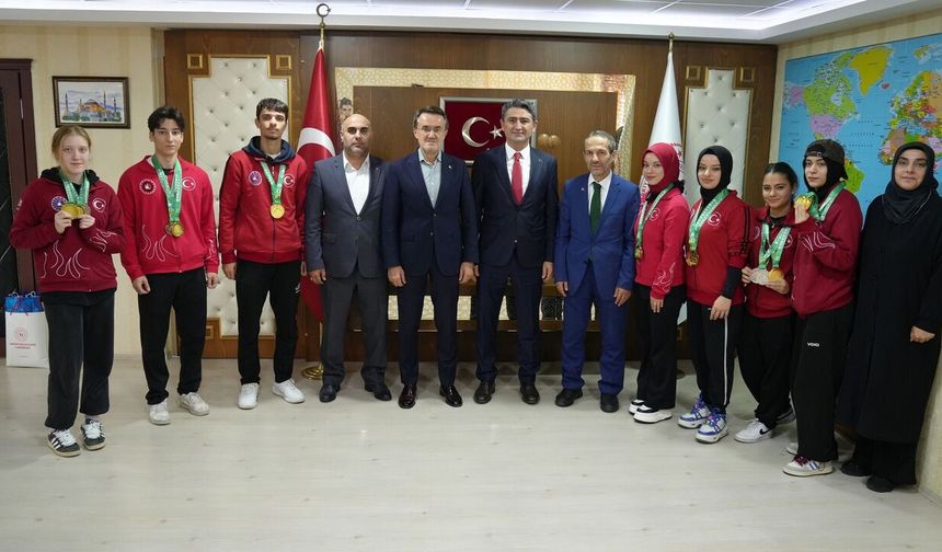Müdür Boz, Dünya Şampiyonu Sporcuları Ağırladı