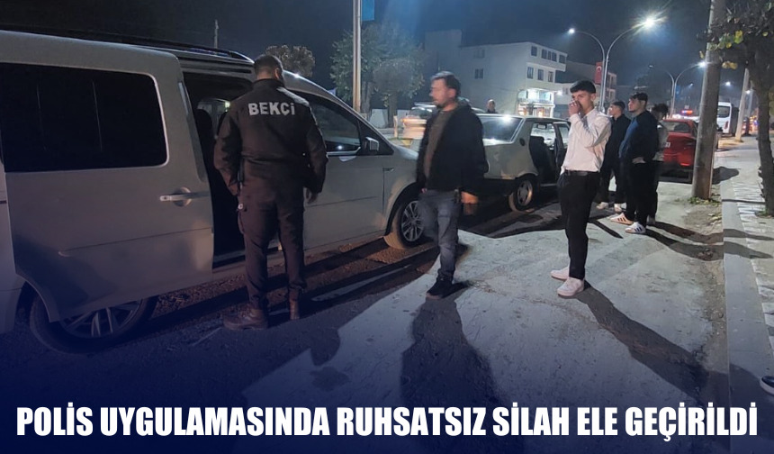 Akyazı’da Trafik Uygulamasında Ruhsatsız Silah Ele Geçirildi