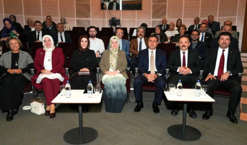 SUBÜ Rektörü Prof. Dr. Mehmet Sarıbıyık +1 Eğitim Modeli’ni TÜRGEV Çalıştayında Anlattı