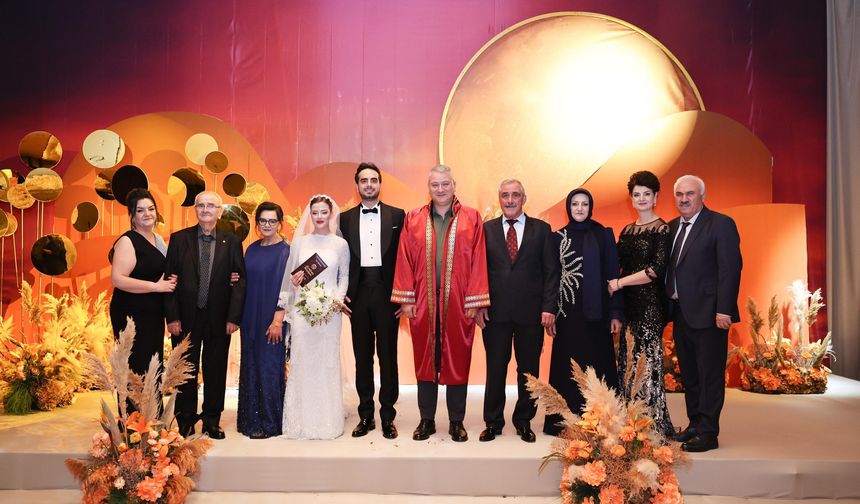 Serdivan’da Osman Çelik Yaren ile  Burak Çiftinin Nikâhını Kıydı