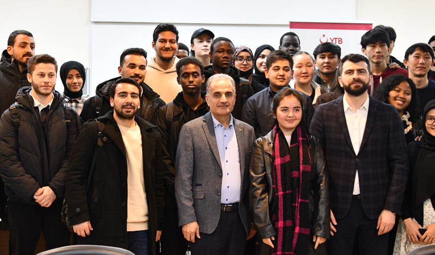 Uluslararası Öğrenci Akademisi Sakarya Programının açılış dersini Rektör Prof. Dr. Hamza Al verdi