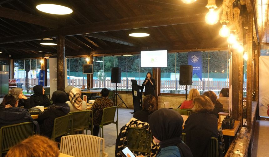 Diyetisyen Tuba Bayoğlu, vatandaşlarla doğru beslenmenin püf noktalarını paylaştı