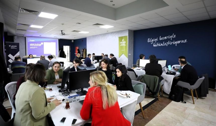 42 uzman ön lisansın geleceği için buluştu