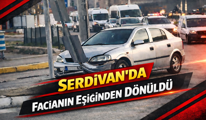 Kontrolden Çıkan Otomobil Trafik Levhalarını Biçti