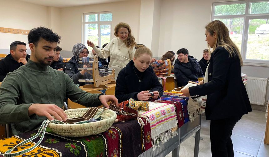 Uygulamalı dokuma eğitimi düzenlendi