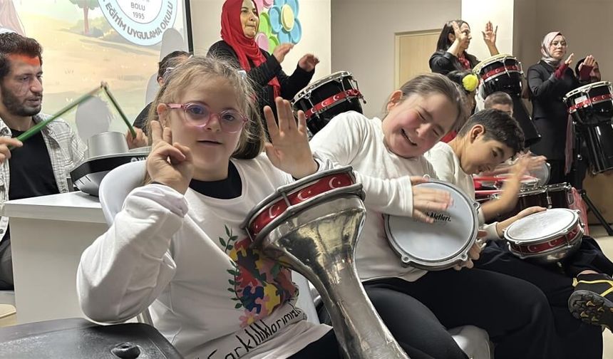 Özel öğrencilerden renkli kutlama