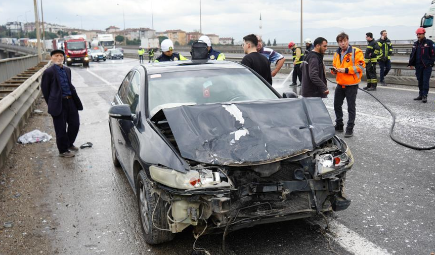 TEM'e dökülen atıklar kazaya sebebiyet verdi