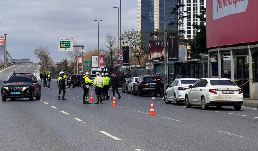 Polislerle silahlı çatışmaya giren 3 terörist etkisiz hale getirildi