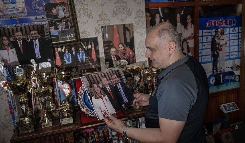 Çocuklarını tekvandoyla yetiştiren baba şampiyonlukların gururunu yaşıyor