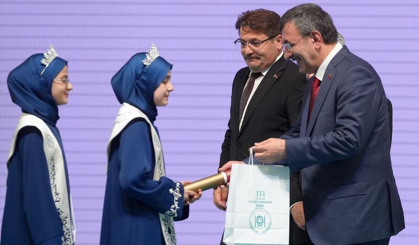 Cumhurbaşkanı Yardımcısı Yılmaz 'Sakarya Hafızlık İcazet Merasimi'nde konuştu