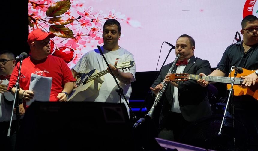 Tekirdağ'da düzenlenen uluslararası festivalde Down sendromlu çocuklar sahne aldı