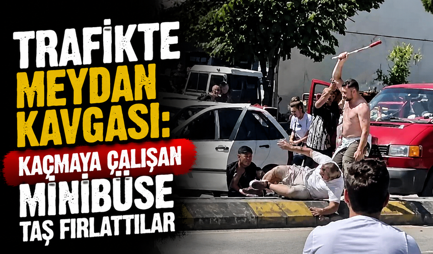 Adapazarı’nda trafikte sopalı ve taşlı kavga! Minibüsün camını kırdılar