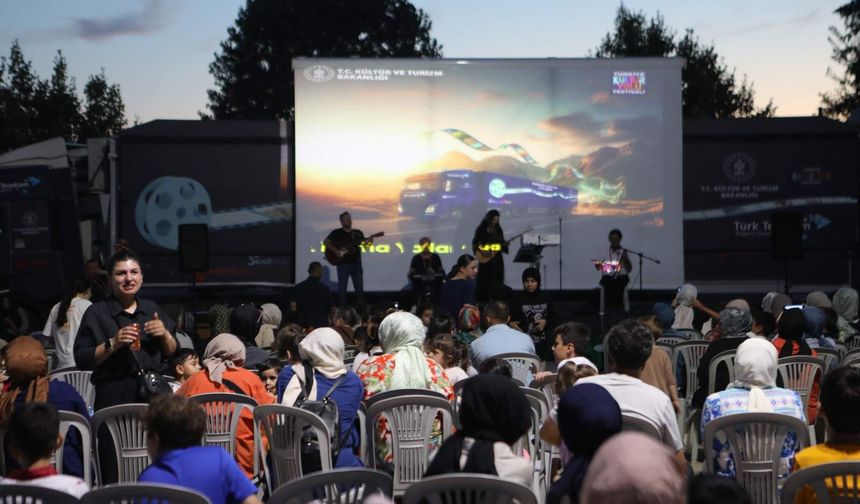 Arifiye’de Açık Hava Sineması ve Konser Coşkusu
